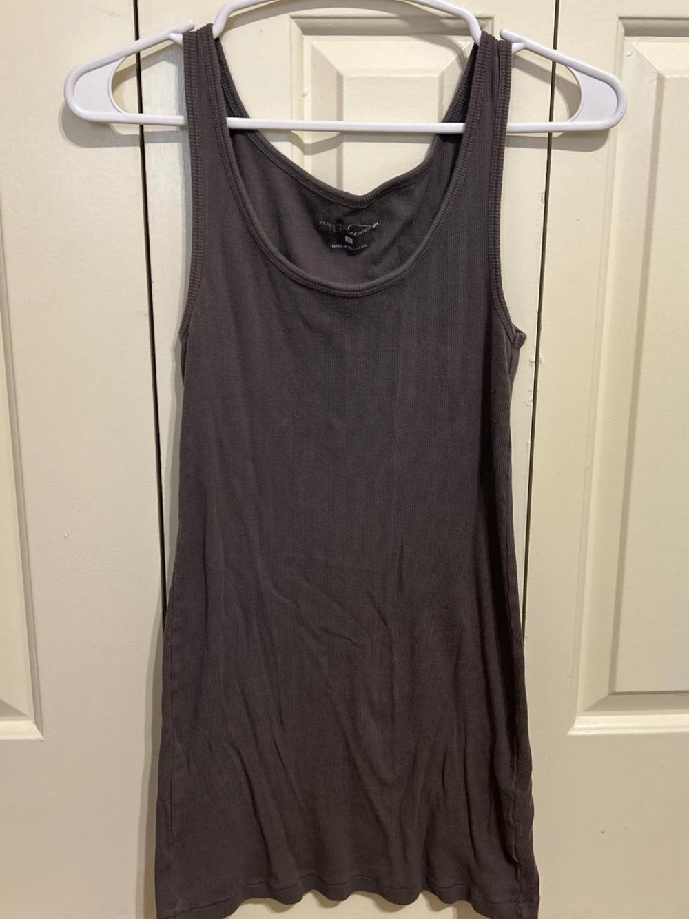 New York & Company Charcoal Ribbed Scoop Tank
